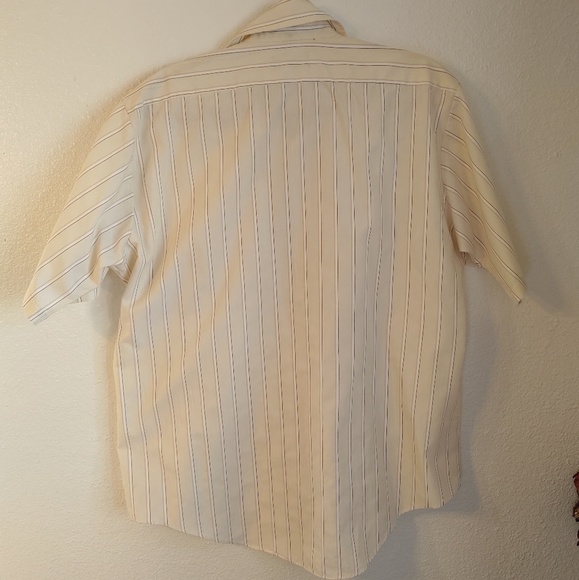 Van Heusen Lustrous Life Short Sleeve Button up Shirt w/ Vertical Stripes Vintag - Picture 4 of 10